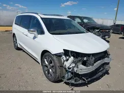 2C4RC1GG2HR525988 2017 CHRYSLER PACIFICA