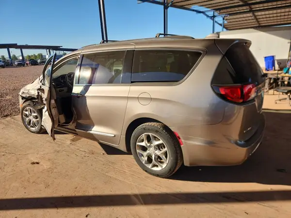 2C4RC1GG2HR537560 2017 CHRYSLER PACIFICA - Image 2