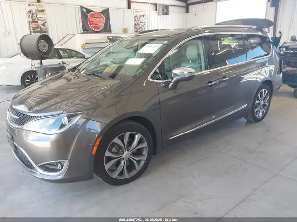 2C4RC1GG2HR570168 2017 CHRYSLER PACIFICA - Image 2