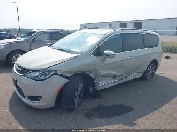 2C4RC1GG2HR597788 2017 CHRYSLER PACIFICA - Image 2