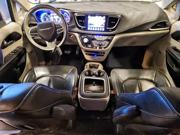 2C4RC1GG2HR821383 2017 CHRYSLER PACIFICA - Image 8