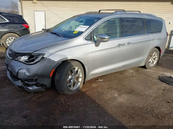 2C4RC1GG2JR252184 2018 CHRYSLER PACIFICA - Image 2