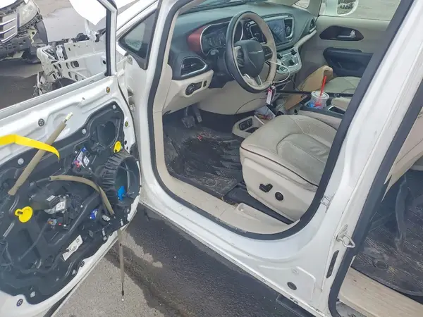 2C4RC1GG2JR252542 2018 CHRYSLER PACIFICA - Image 8