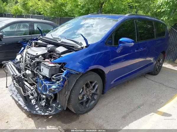 2C4RC1GG2JR257448 2018 CHRYSLER PACIFICA - Image 2