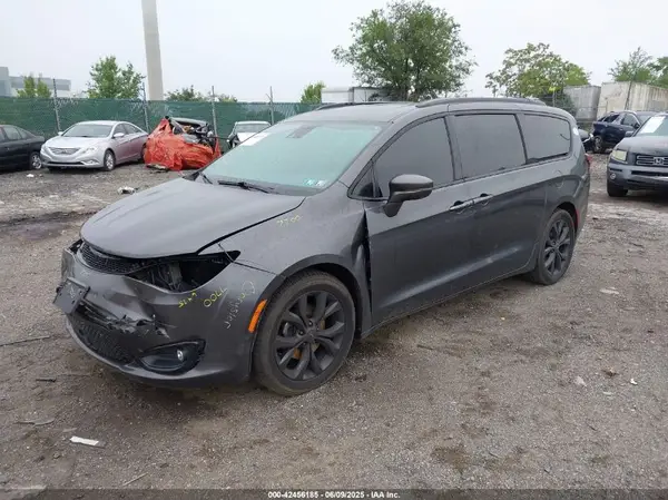 2C4RC1GG2JR351264 2018 CHRYSLER PACIFICA - Image 2