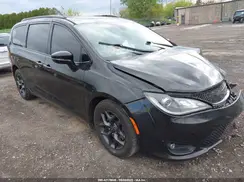 2C4RC1GG2JR358215 2018 CHRYSLER PACIFICA