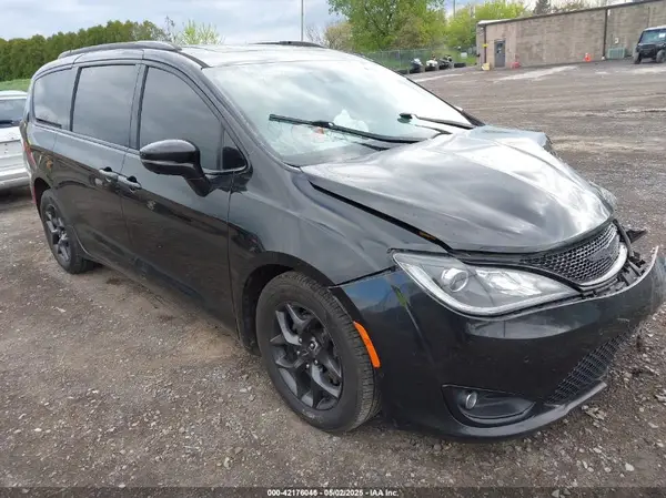 2C4RC1GG2JR358215 2018 CHRYSLER PACIFICA - Image 1