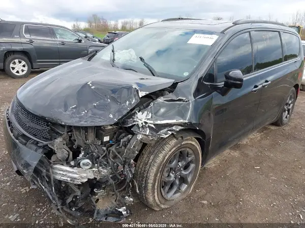 2C4RC1GG2JR358215 2018 CHRYSLER PACIFICA - Image 2