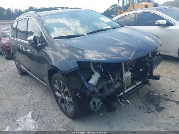 2C4RC1GG2KR667782 2019 CHRYSLER PACIFICA - Image 1