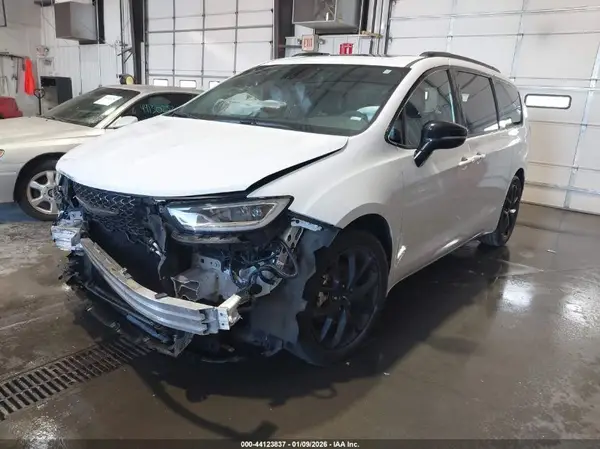 2C4RC1GG2SR524721 2025 CHRYSLER PACIFICA - Image 2