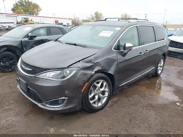2C4RC1GG3HR588744 2017 CHRYSLER PACIFICA - Image 2