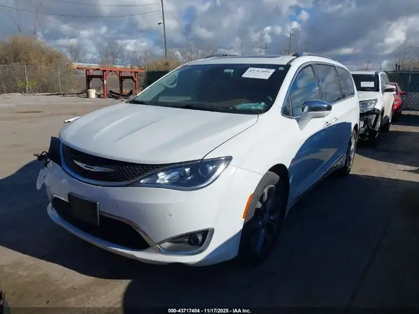 2C4RC1GG3HR670540 2017 CHRYSLER PACIFICA - Image 2
