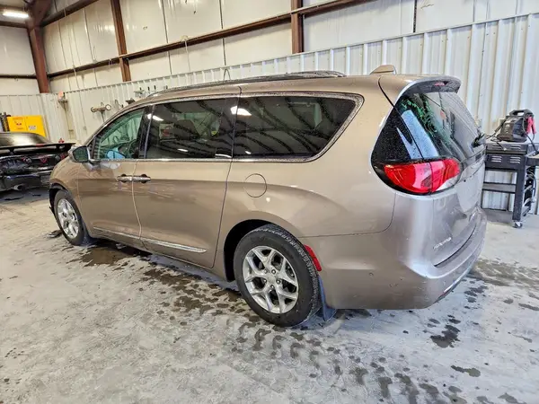 2C4RC1GG3HR729067 2017 CHRYSLER PACIFICA - Image 2