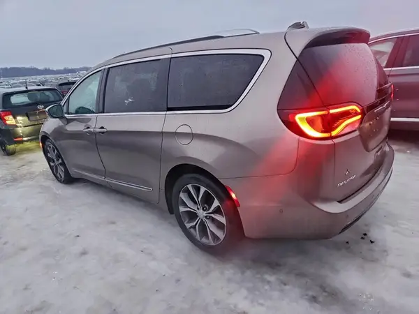 2C4RC1GG3HR734690 2017 CHRYSLER PACIFICA - Image 2