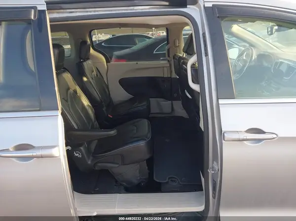 2C4RC1GG3HR751652 2017 CHRYSLER PACIFICA - Image 8