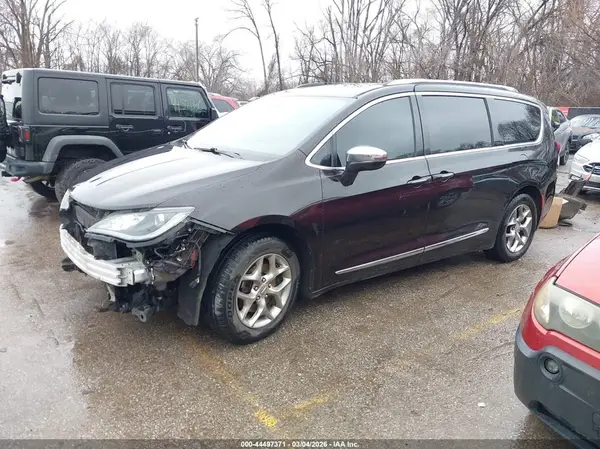 2C4RC1GG3HR804768 2017 CHRYSLER PACIFICA - Image 2