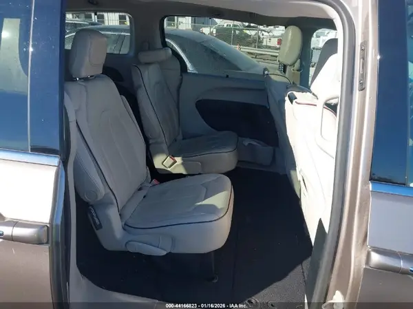 2C4RC1GG3JR172442 2018 CHRYSLER PACIFICA - Image 8