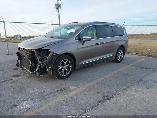 2C4RC1GG3JR227469 2018 CHRYSLER PACIFICA - Image 2