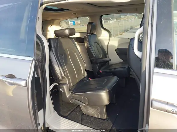 2C4RC1GG3JR227469 2018 CHRYSLER PACIFICA - Image 8