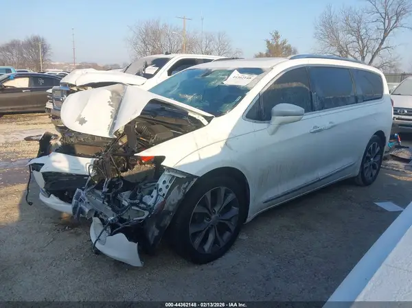 2C4RC1GG3JR228833 2018 CHRYSLER PACIFICA - Image 2