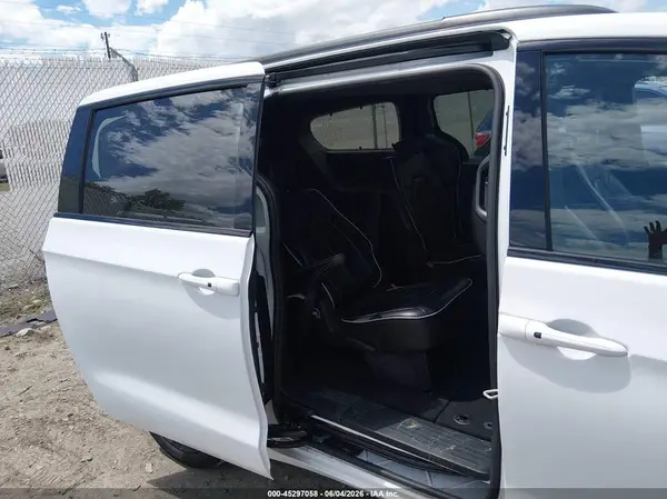 2C4RC1GG3SR524467 2025 CHRYSLER PACIFICA - Image 8