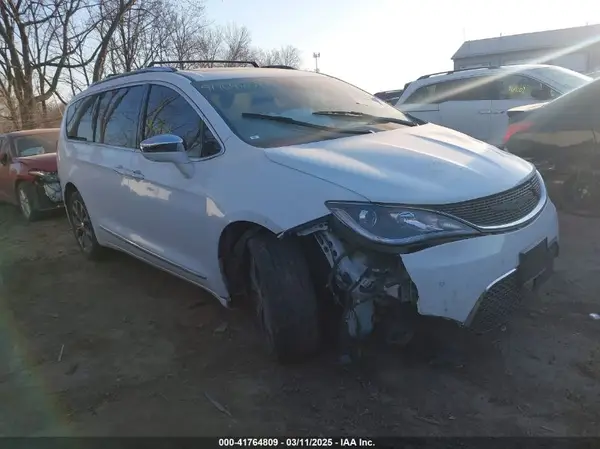 2C4RC1GG4HR500560 2017 CHRYSLER PACIFICA - Image 1
