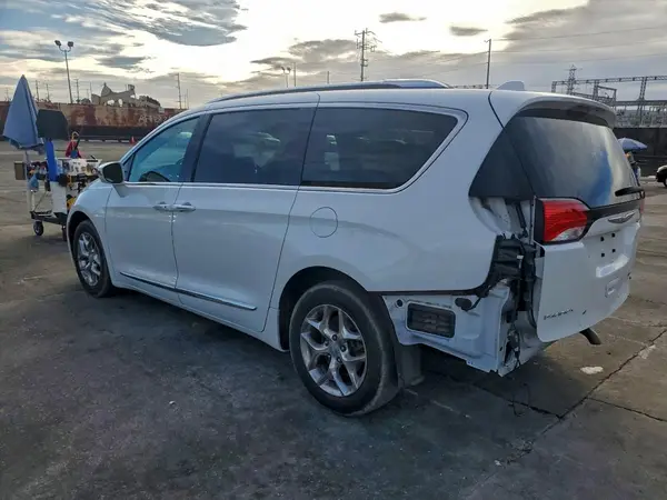 2C4RC1GG4HR653200 2017 CHRYSLER PACIFICA - Image 2