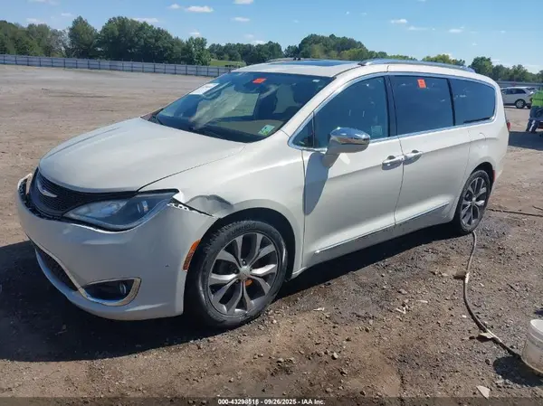 2C4RC1GG4HR684446 2017 CHRYSLER PACIFICA - Image 2