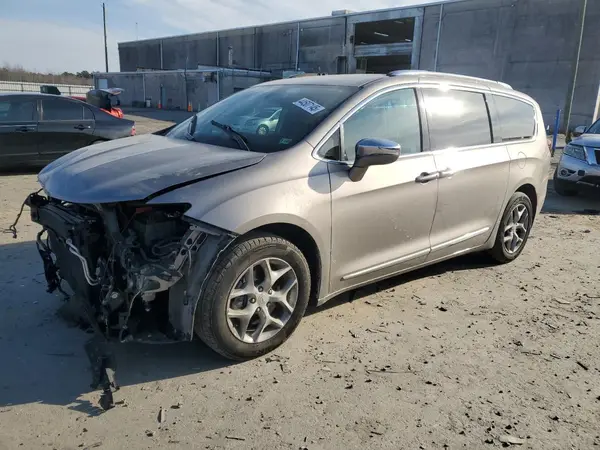 2C4RC1GG4JR117918 2018 CHRYSLER PACIFICA - Image 1