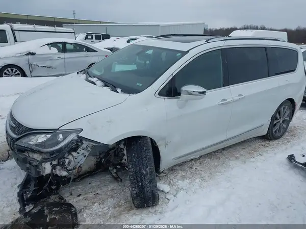 2C4RC1GG4JR186396 2018 CHRYSLER PACIFICA - Image 2