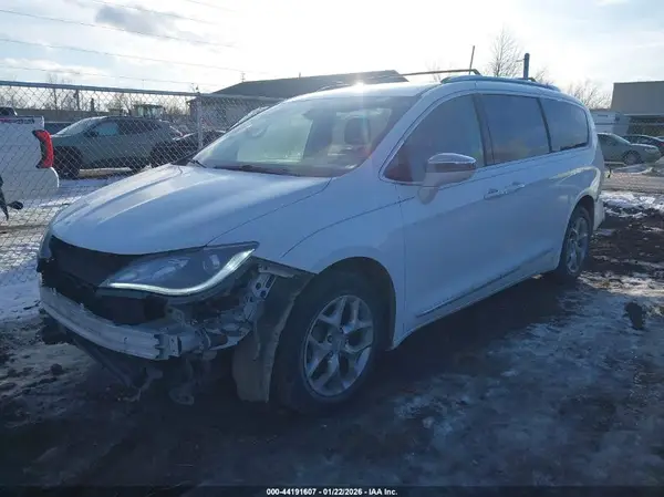 2C4RC1GG4JR232681 2018 CHRYSLER PACIFICA - Image 2