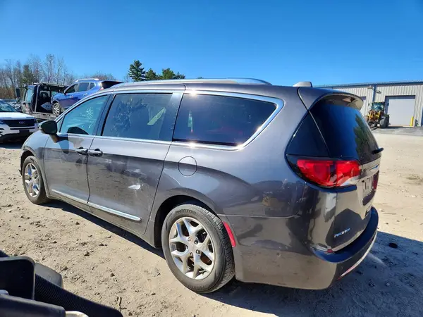 2C4RC1GG4JR351282 2018 CHRYSLER PACIFICA - Image 2