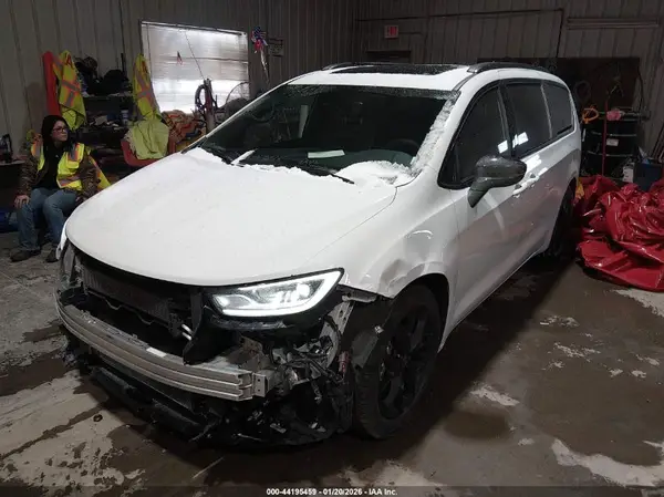 2C4RC1GG4TR161484 2026 CHRYSLER PACIFICA - Image 2
