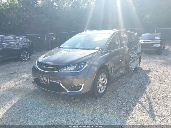 2C4RC1GG5HR553705 2017 CHRYSLER PACIFICA - Image 2