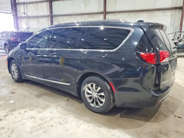 2C4RC1GG5HR650676 2017 CHRYSLER PACIFICA - Image 2