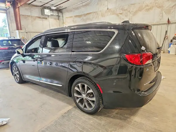 2C4RC1GG5HR752043 2017 CHRYSLER PACIFICA - Image 2