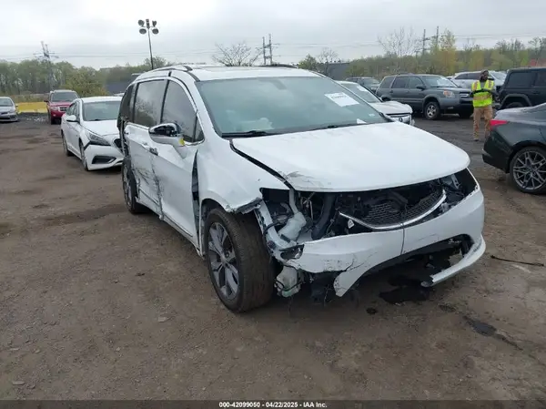 2C4RC1GG5HR812712 2017 CHRYSLER PACIFICA - Image 1