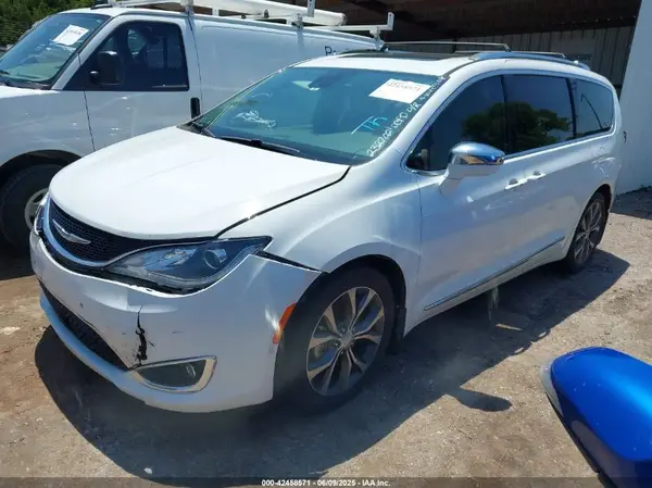 2C4RC1GG5JR104532 2018 CHRYSLER PACIFICA - Image 2