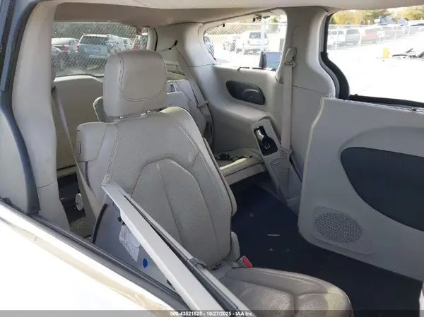 2C4RC1GG5JR117703 2018 CHRYSLER PACIFICA - Image 8