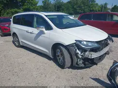 2C4RC1GG5JR139085 2018 CHRYSLER PACIFICA