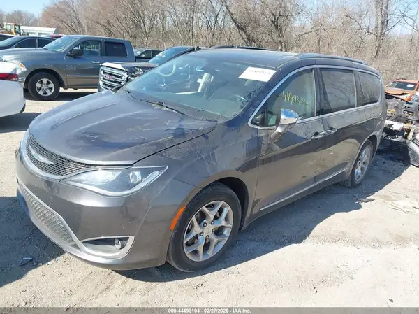 2C4RC1GG5JR258190 2018 CHRYSLER PACIFICA - Image 2