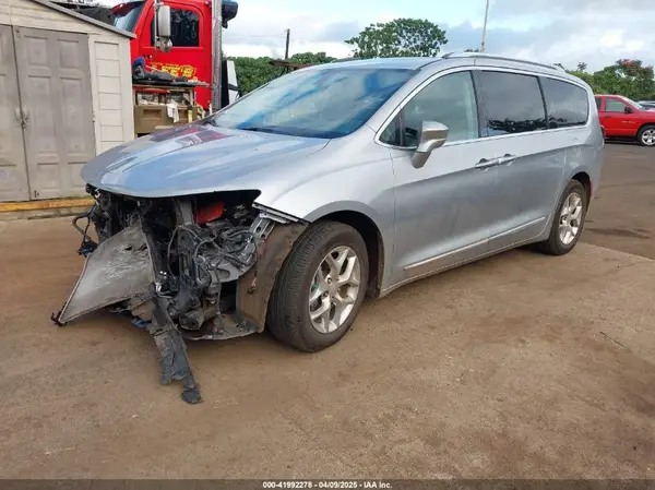 2C4RC1GG5JR320249 2018 CHRYSLER PACIFICA - Image 2