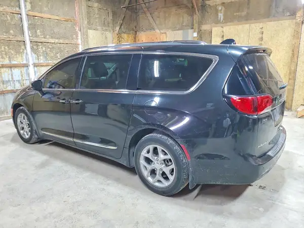 2C4RC1GG5JR320669 2018 CHRYSLER PACIFICA - Image 2