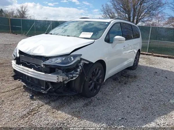 2C4RC1GG5KR569393 2019 CHRYSLER PACIFICA - Image 2