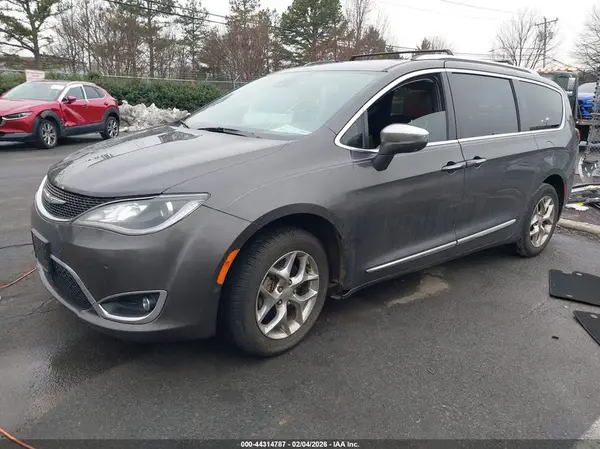 2C4RC1GG6HR528506 2017 CHRYSLER PACIFICA - Image 2