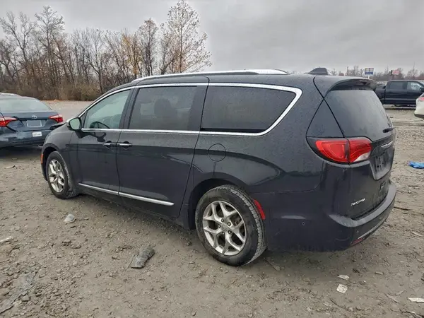 2C4RC1GG6HR528649 2017 CHRYSLER PACIFICA - Image 2