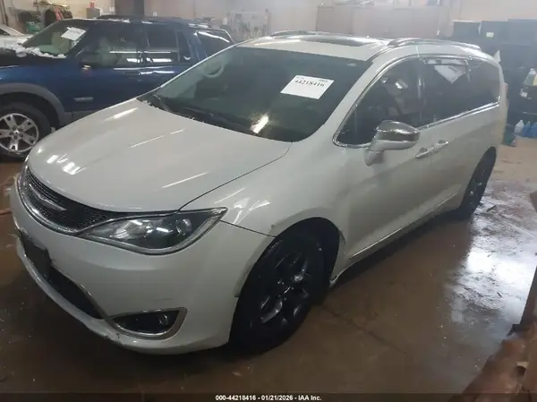 2C4RC1GG6HR565121 2017 CHRYSLER PACIFICA - Image 2