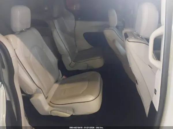 2C4RC1GG6HR565121 2017 CHRYSLER PACIFICA - Image 8