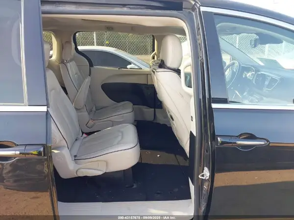 2C4RC1GG6HR570318 2017 CHRYSLER PACIFICA - Image 8