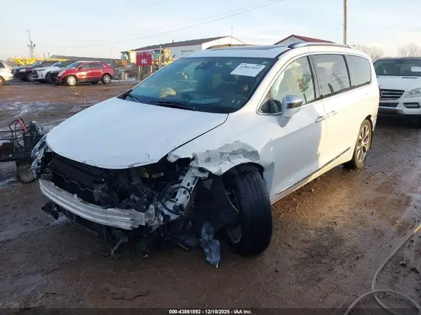 2C4RC1GG6HR584137 2017 CHRYSLER PACIFICA - Image 2